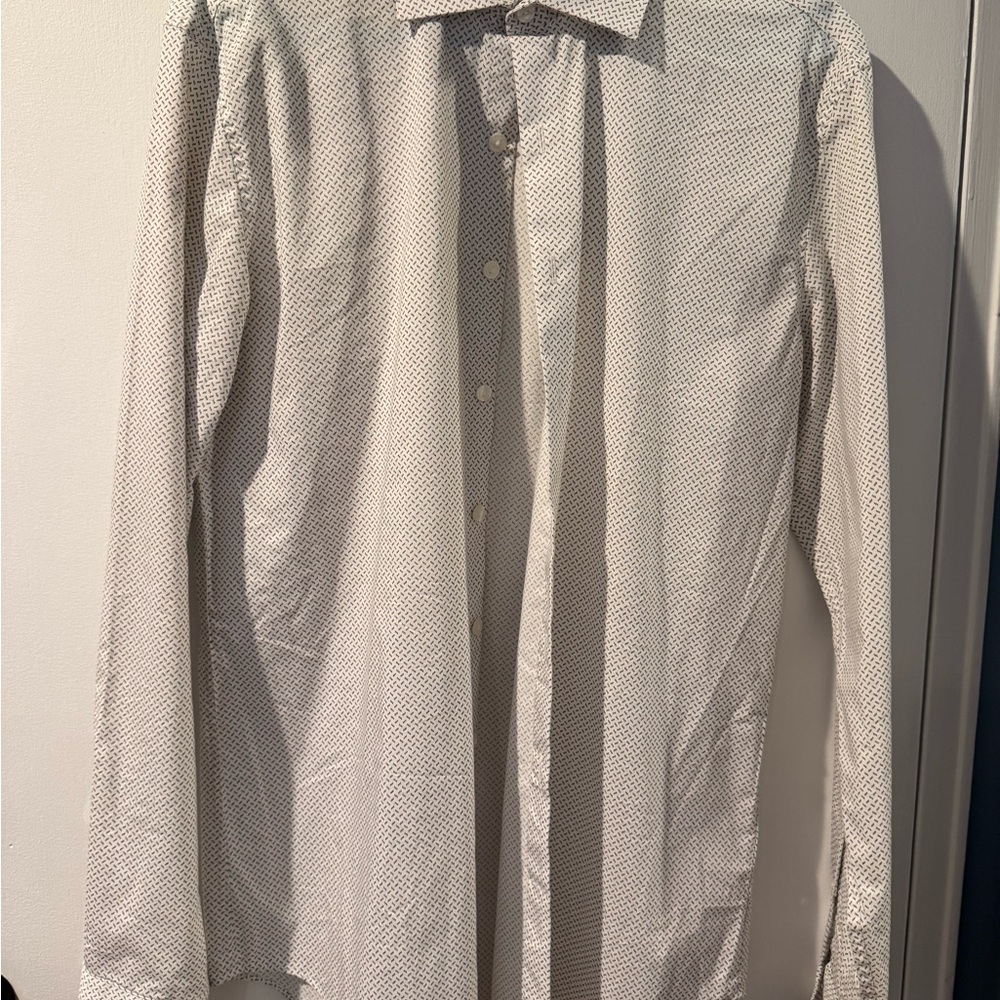 Reaction Kenneth Cole White and Gray Patterned Dress Shirt